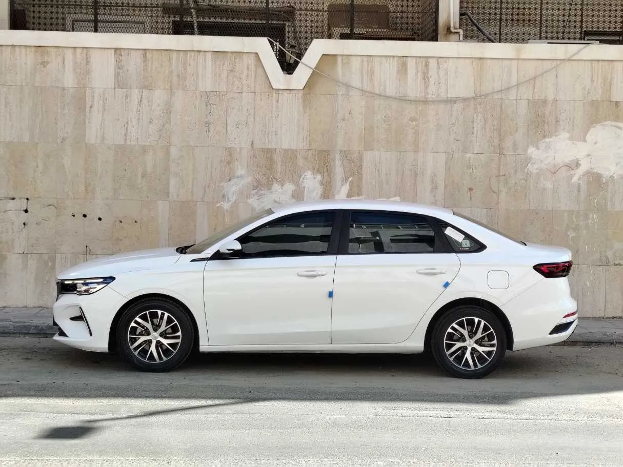 Car image 8
