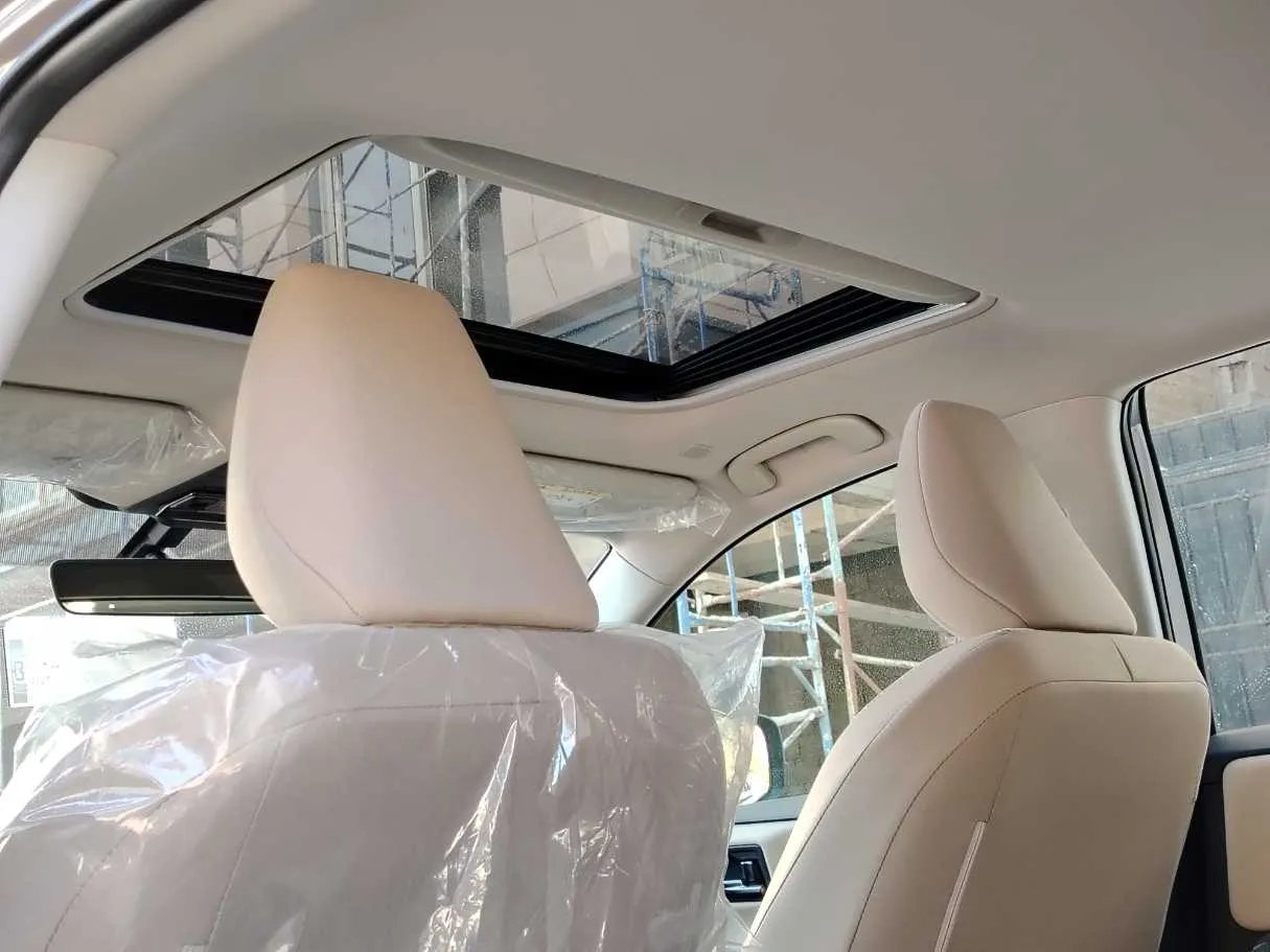 Car image 17