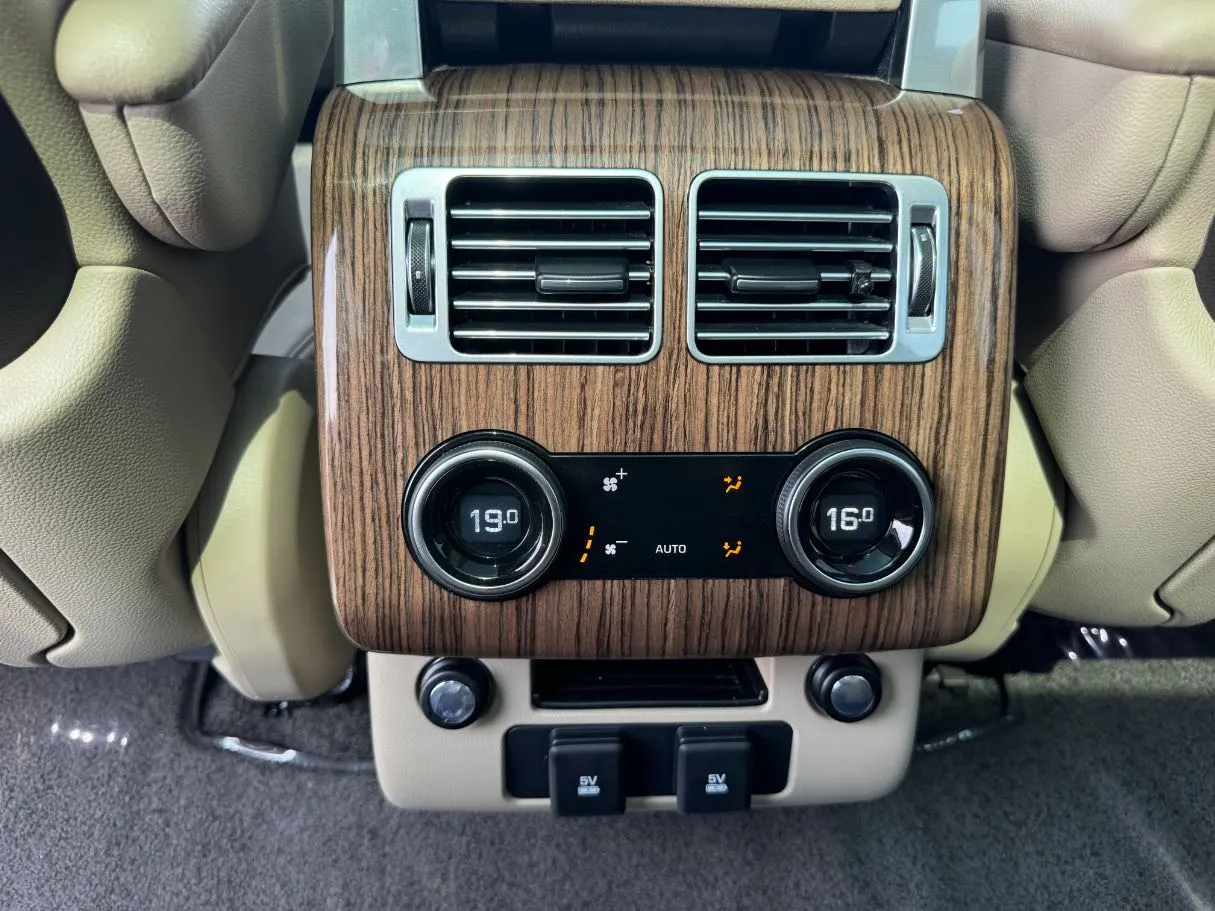 Car image 29
