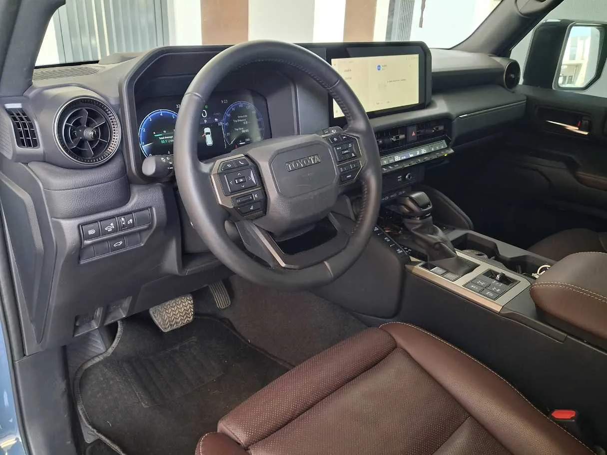 Car image 11