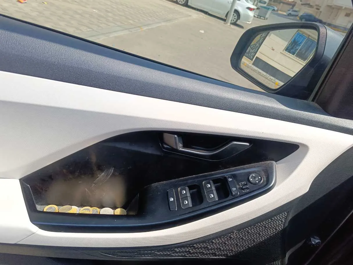 Car image 29