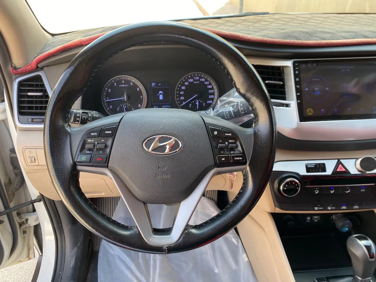 Car image 16