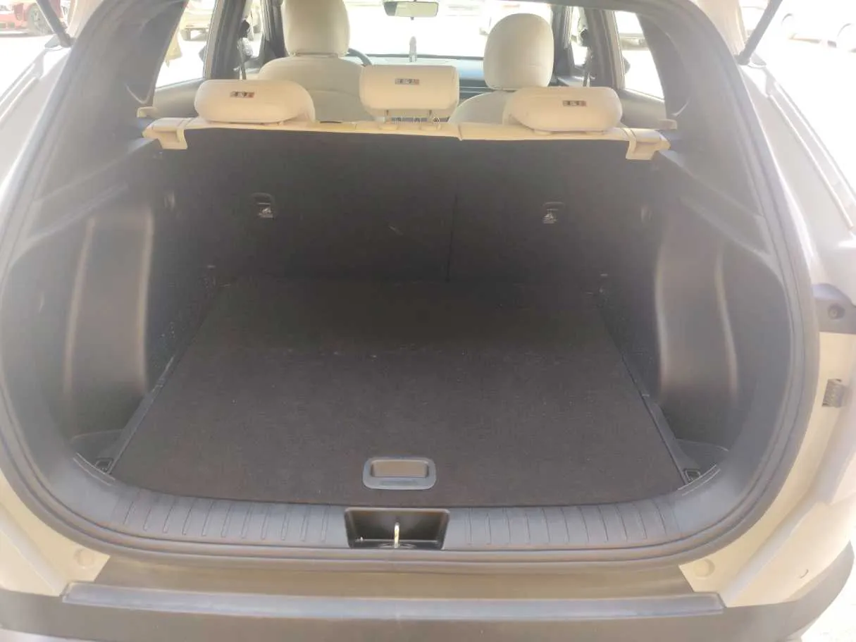 Car image 26