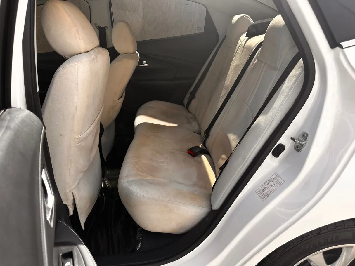 Car image 14