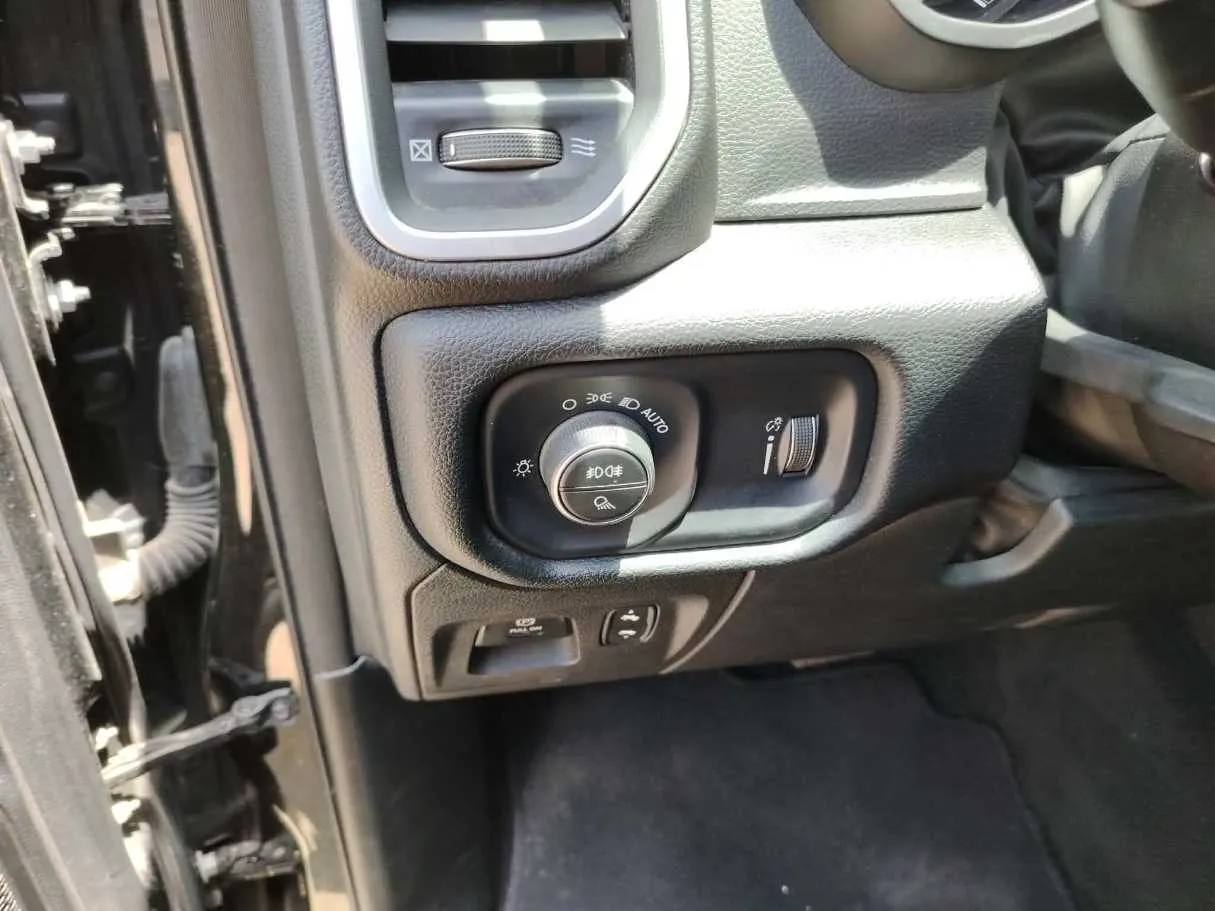 Car image 36
