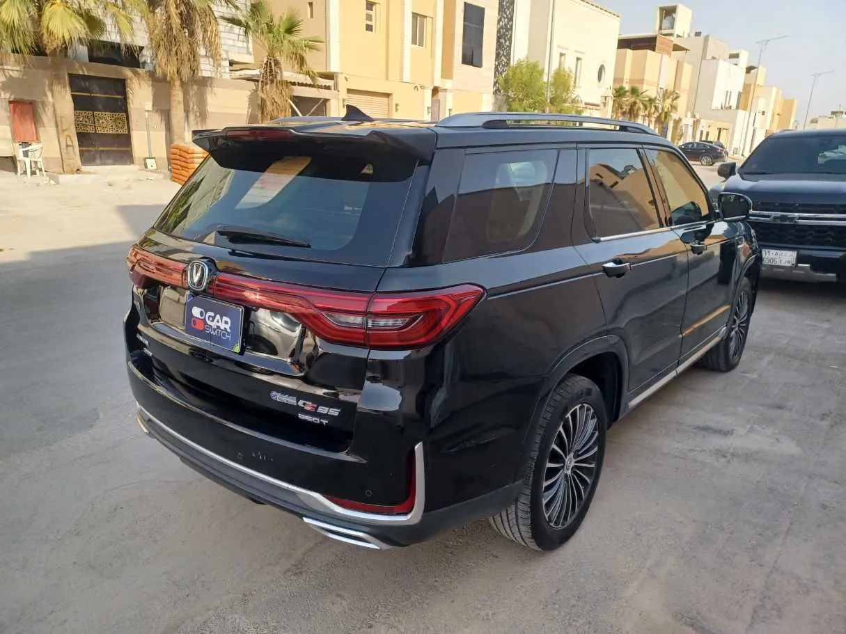 Car image 5