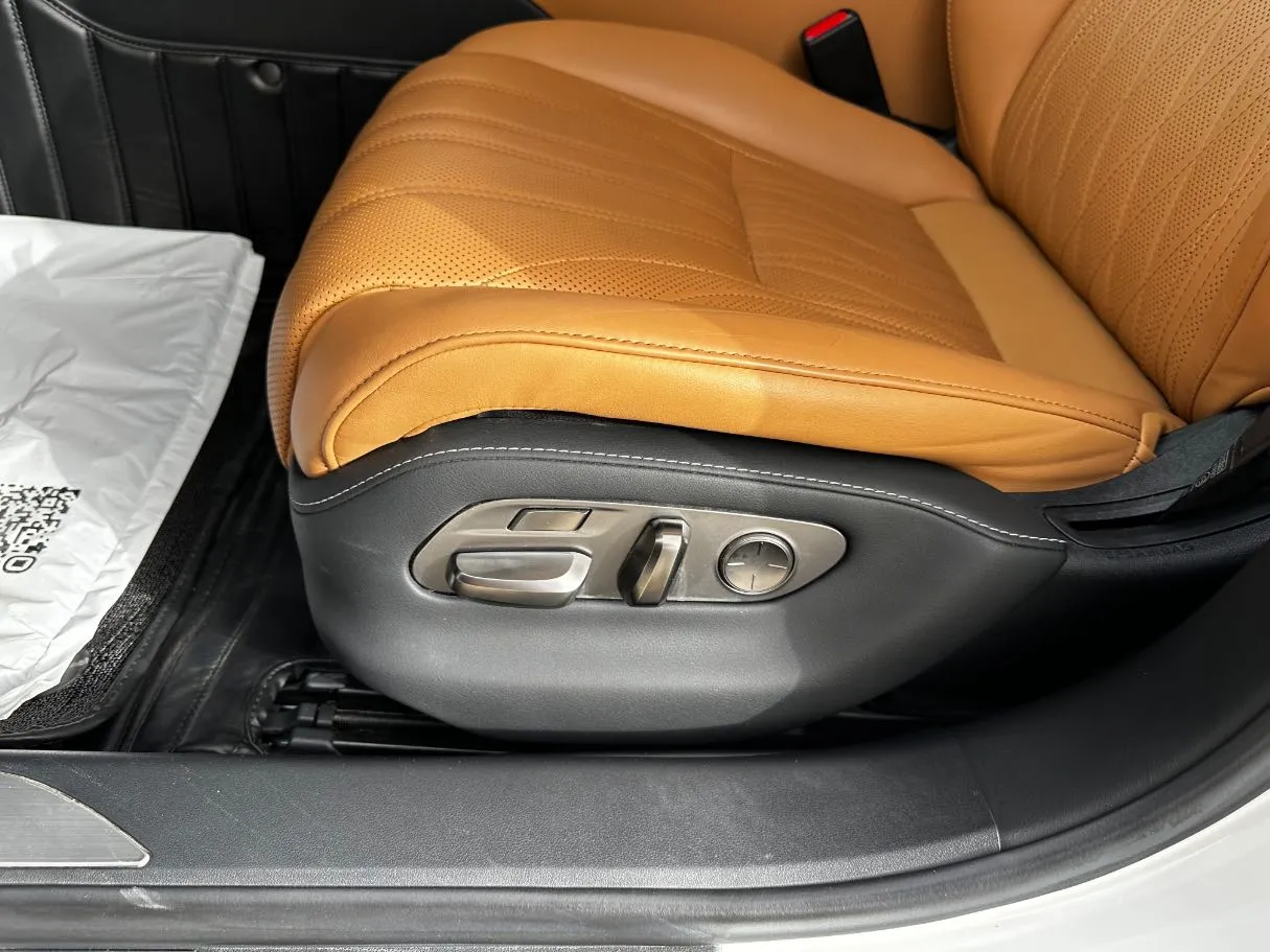 Car image 27