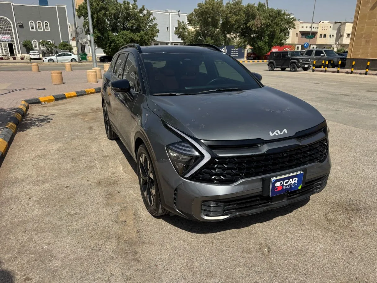 Car image 3