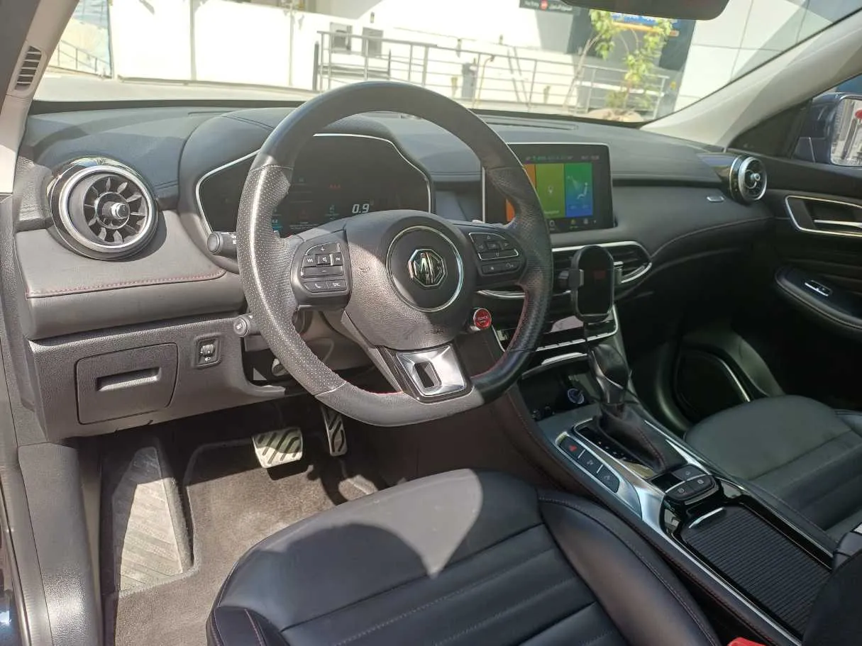 Car image 11