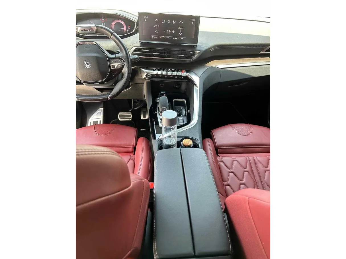 Car image 14