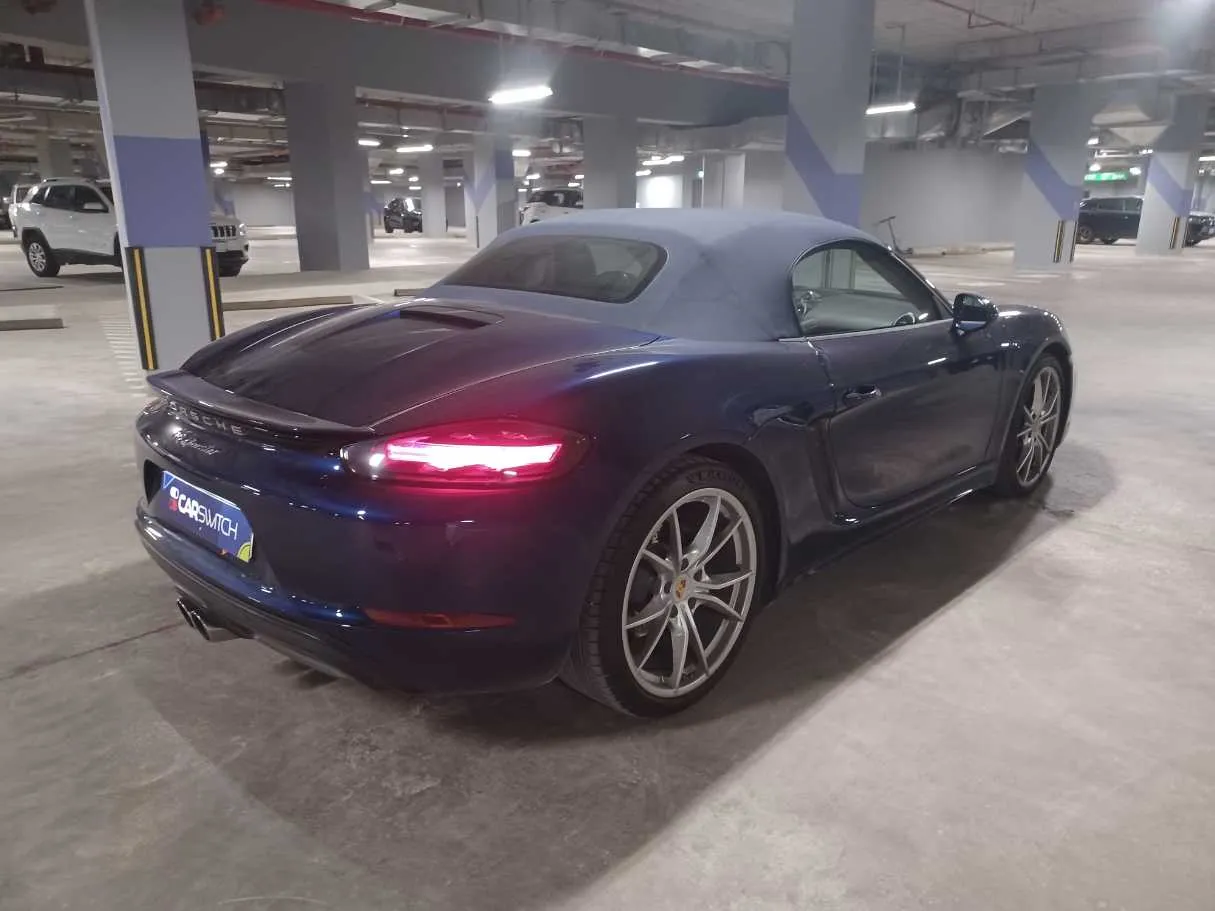 Car image 5