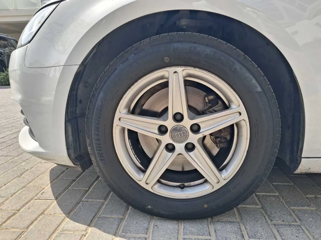 Car image 9