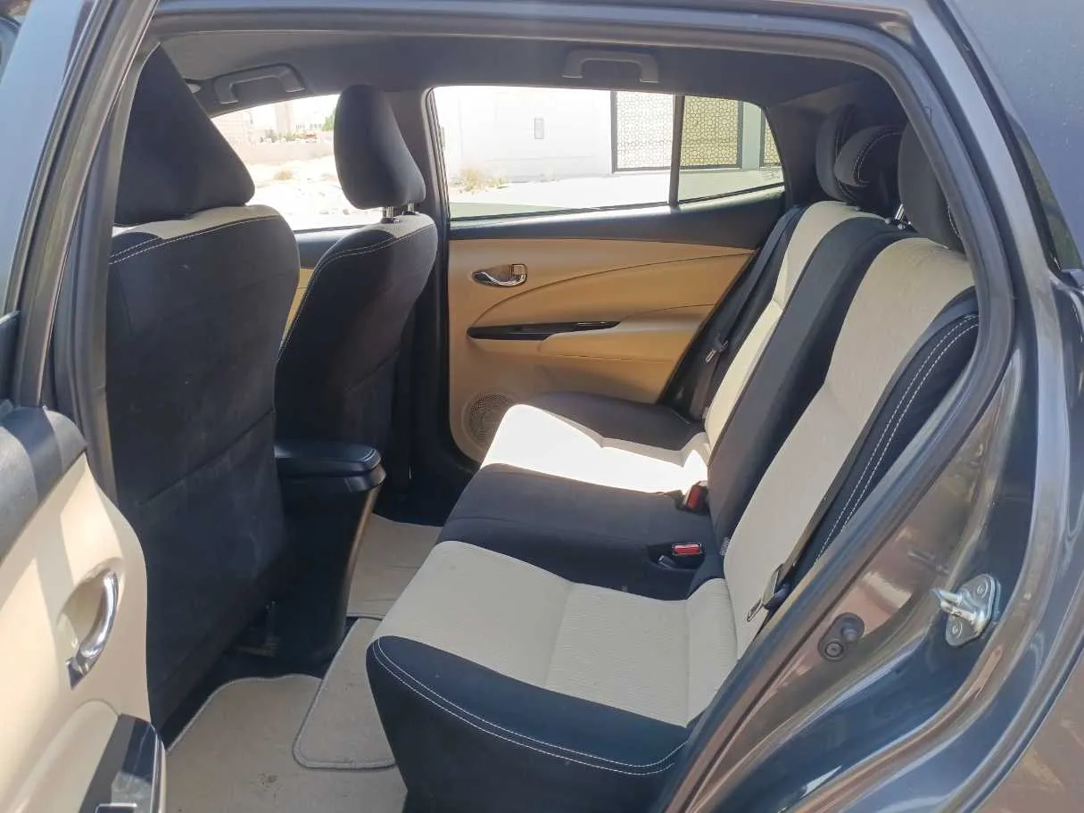 Car image 13