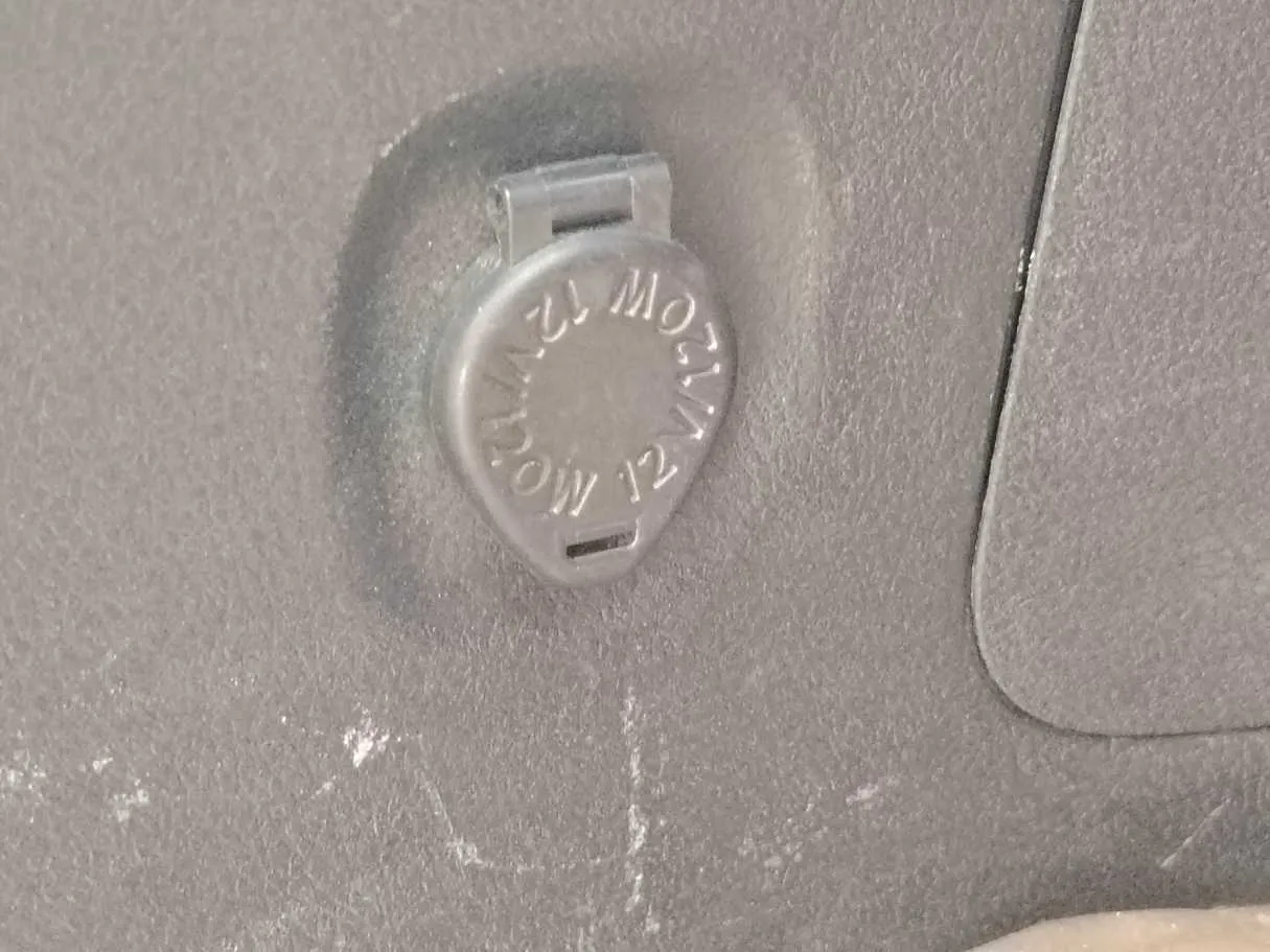Car image 26