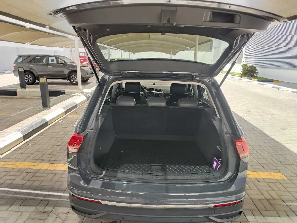 Car image 27