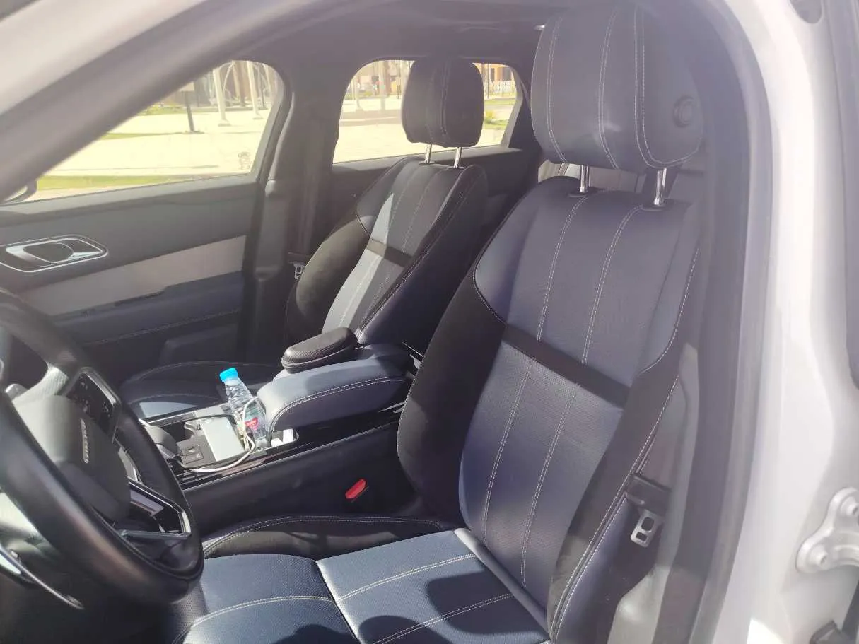 Car image 12