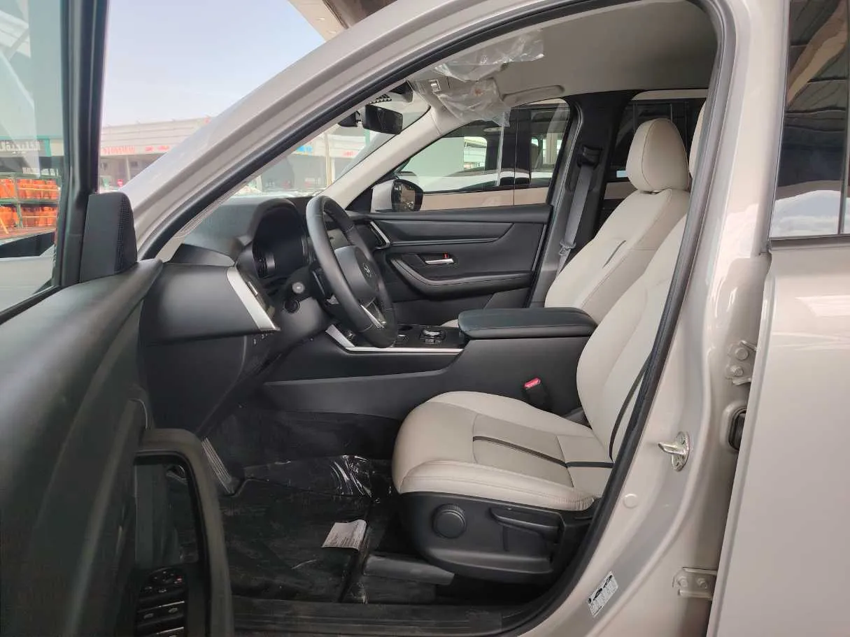 Car image 14