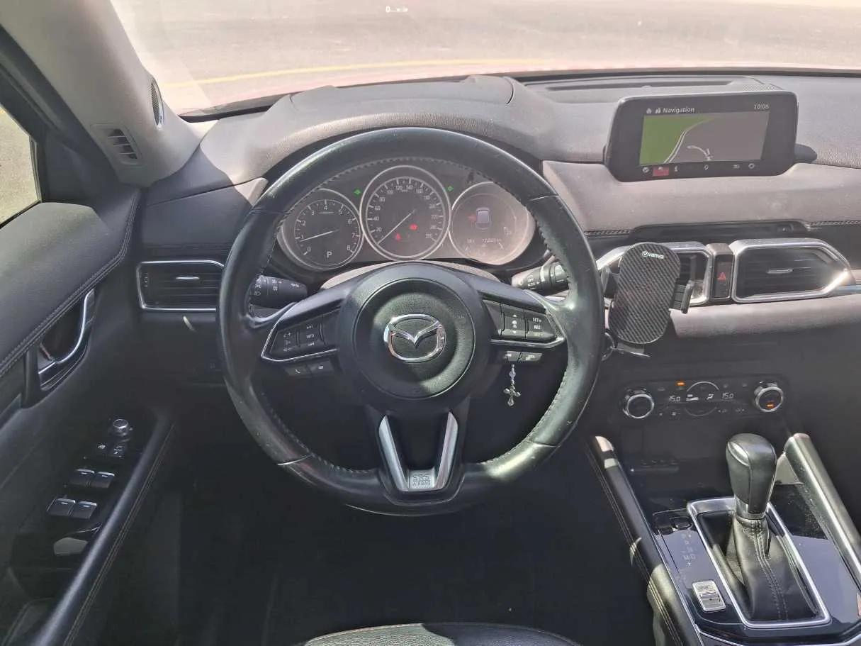 Car image 18