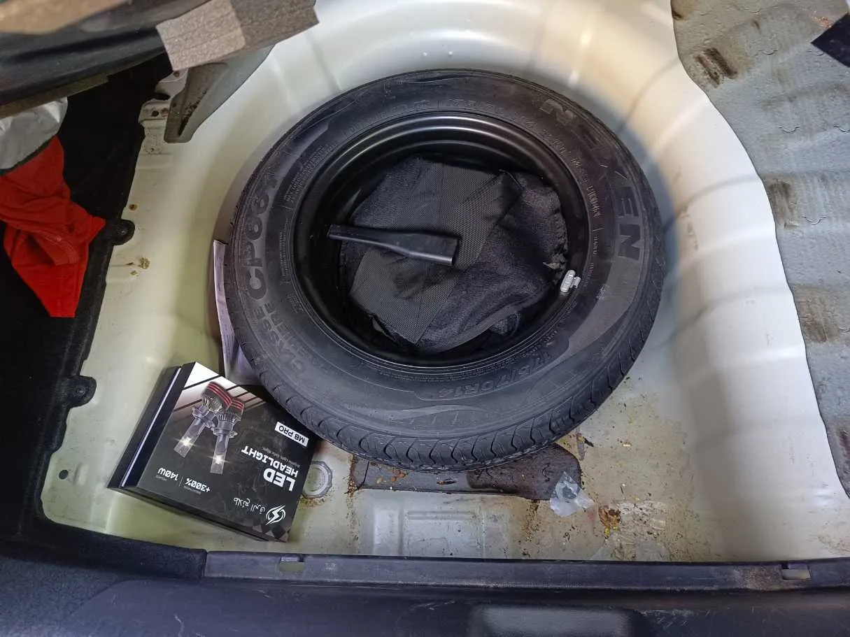 Car image 32
