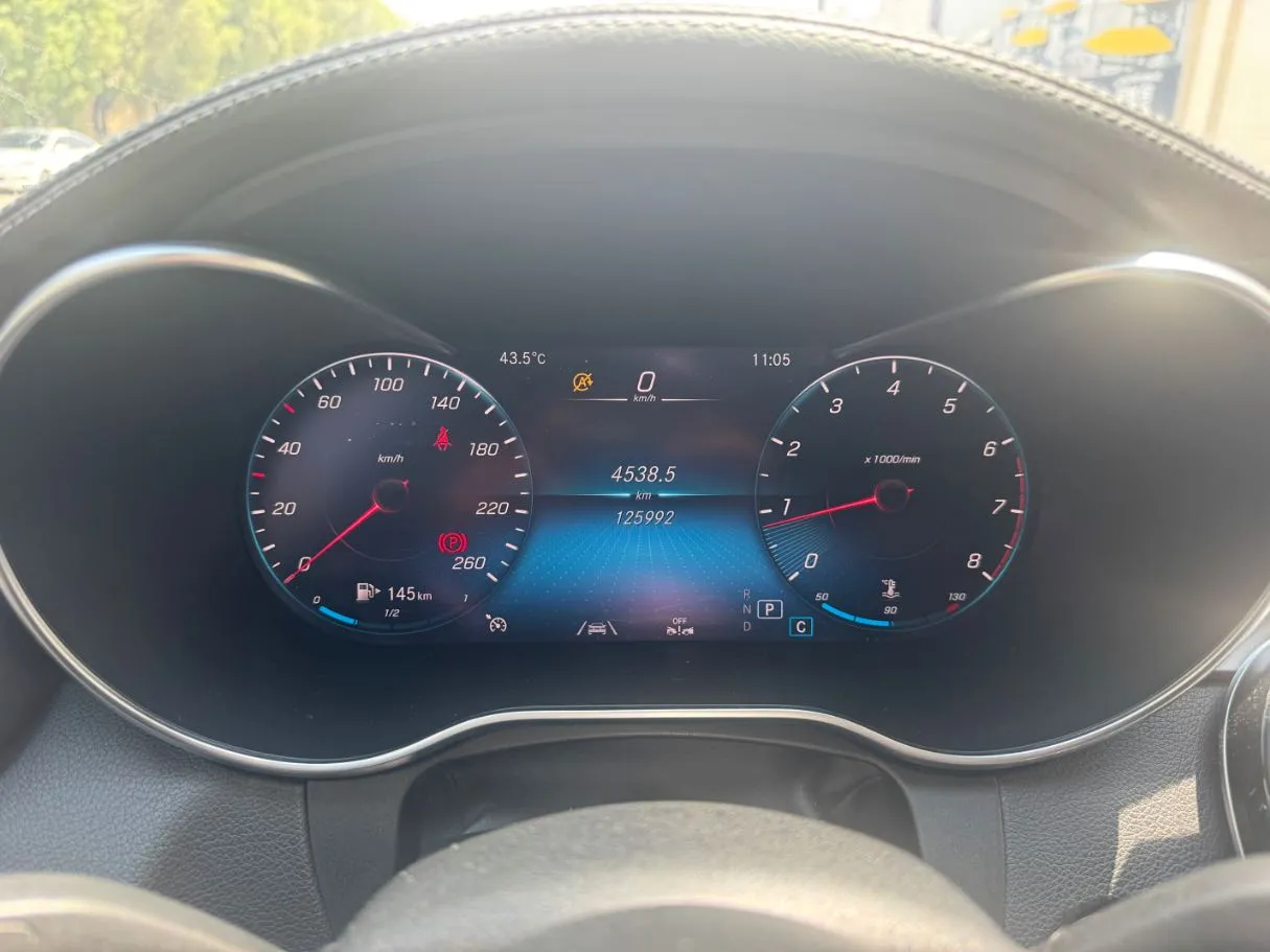 Car image 15