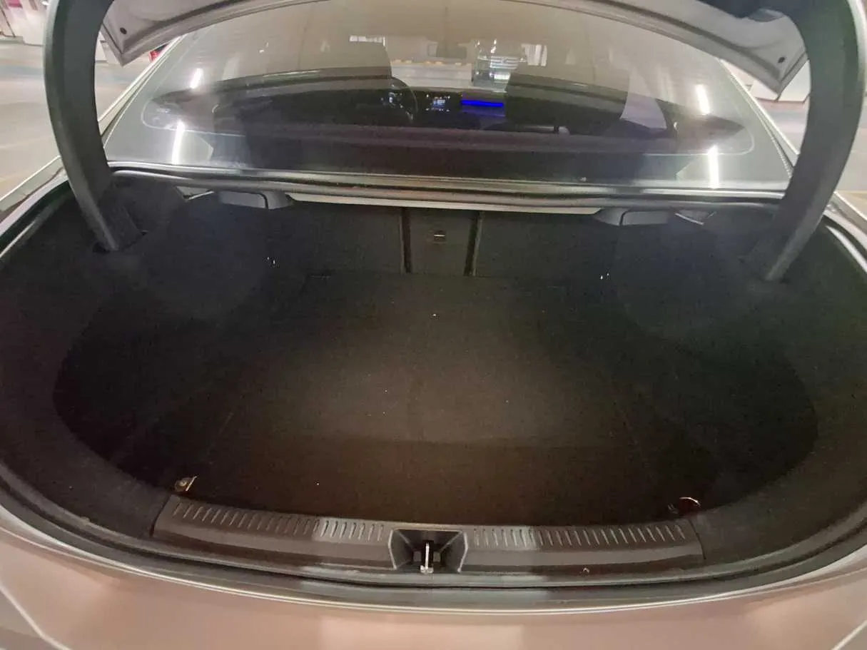 Car image 19
