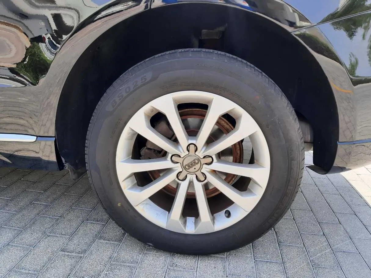 Car image 9