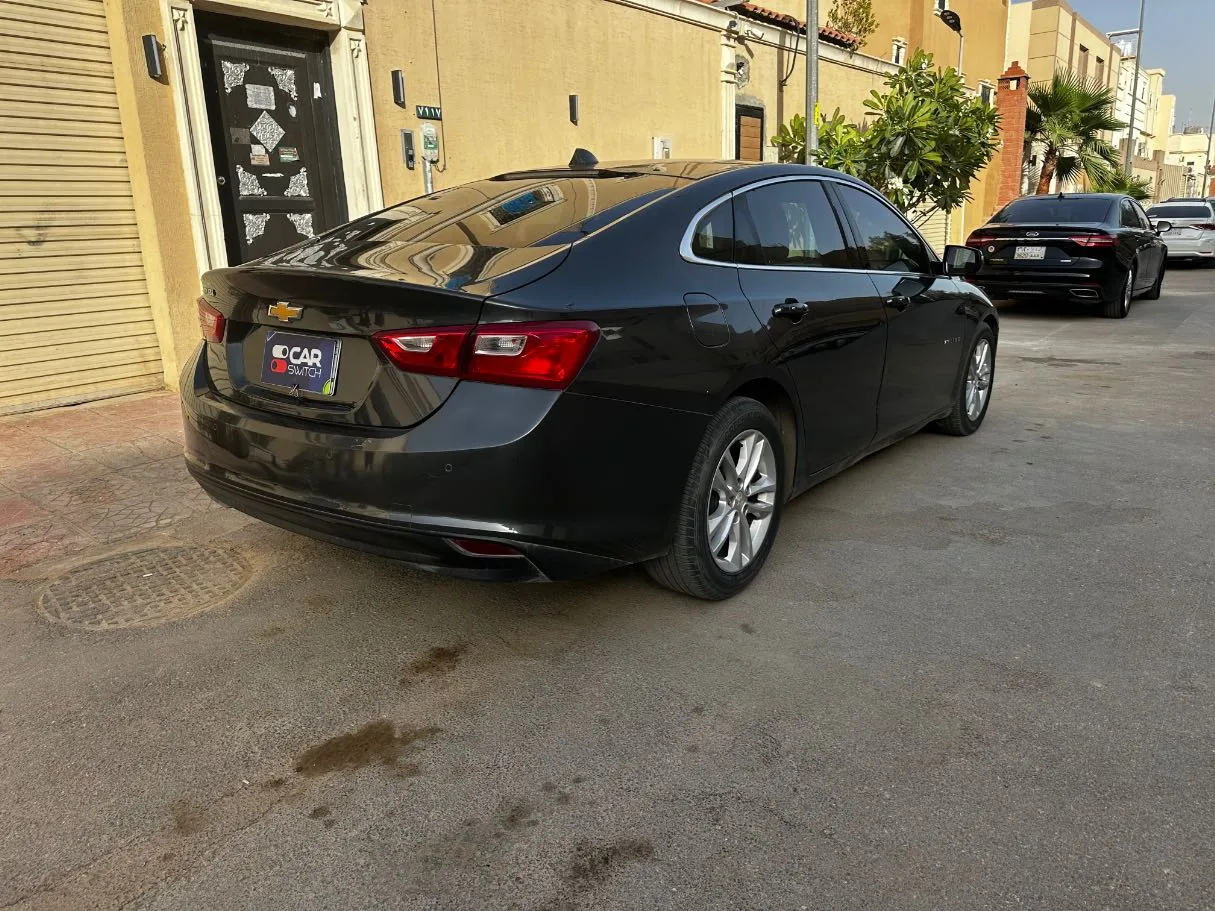 Car image 5