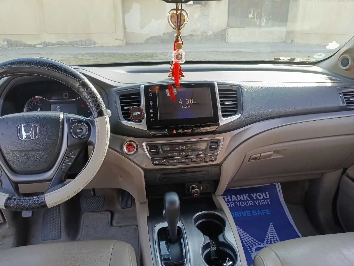 Car image 18