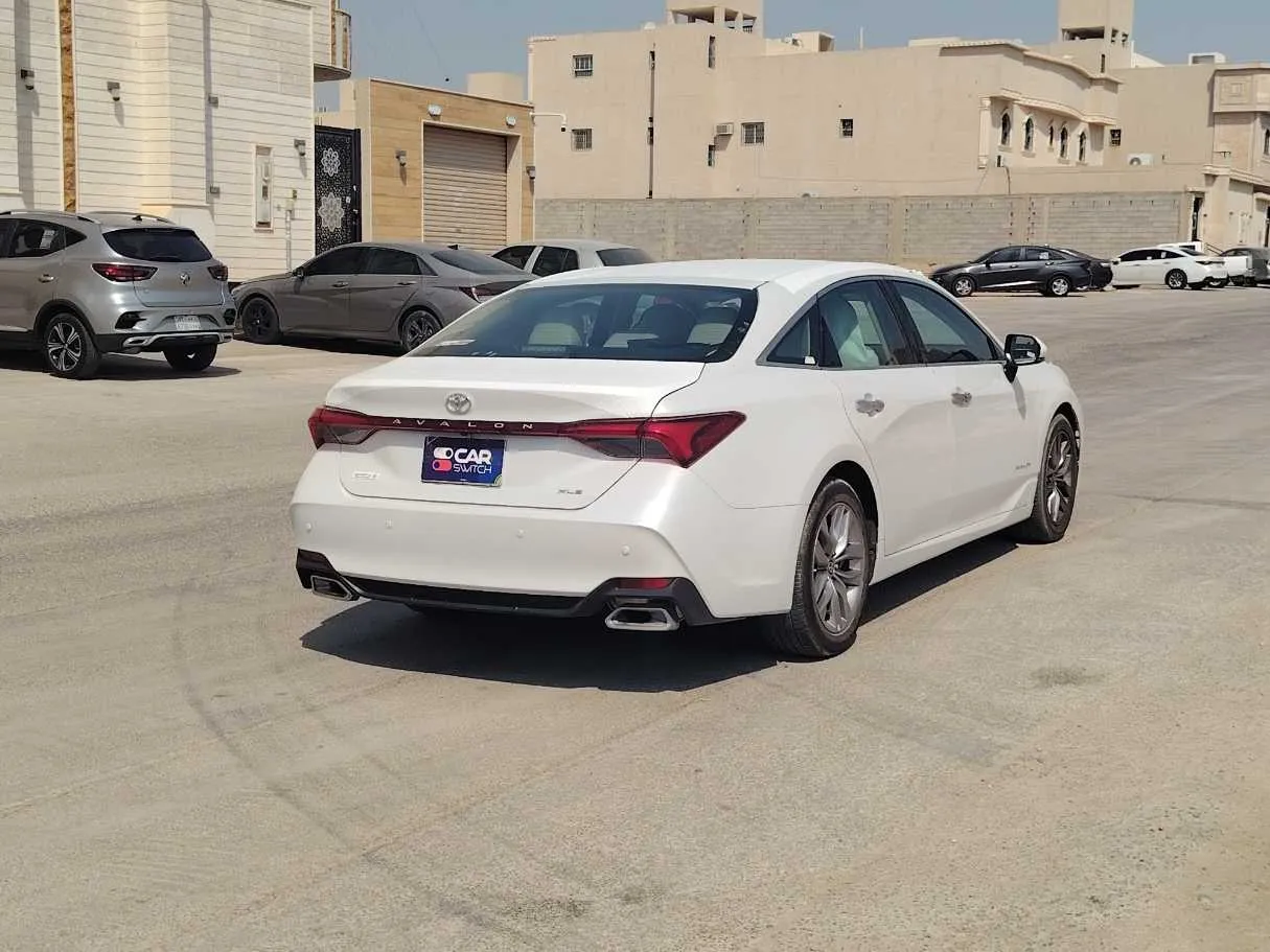 Car image 5