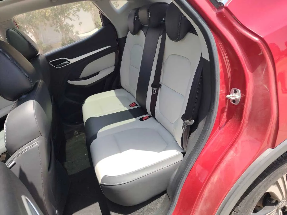 Car image 15