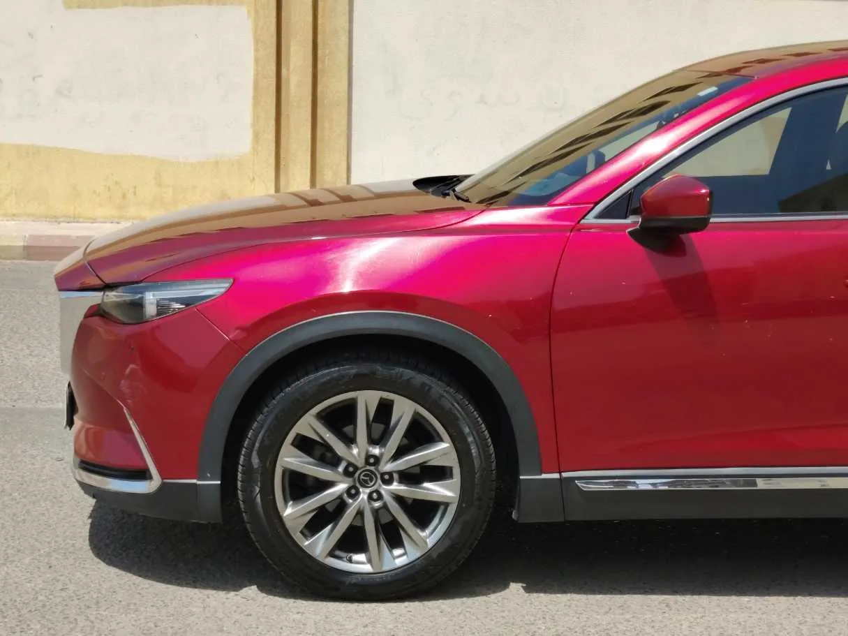 Car image 9