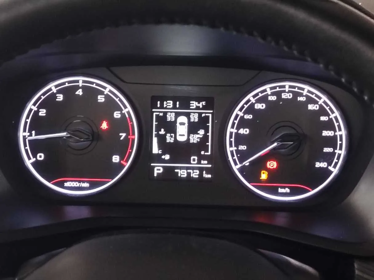 Car image 25