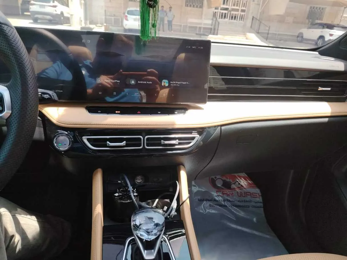 Car image 23