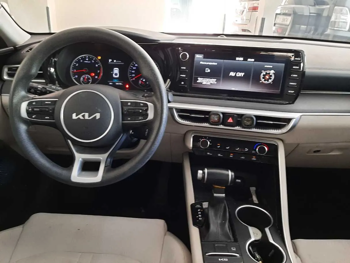 Car image 15