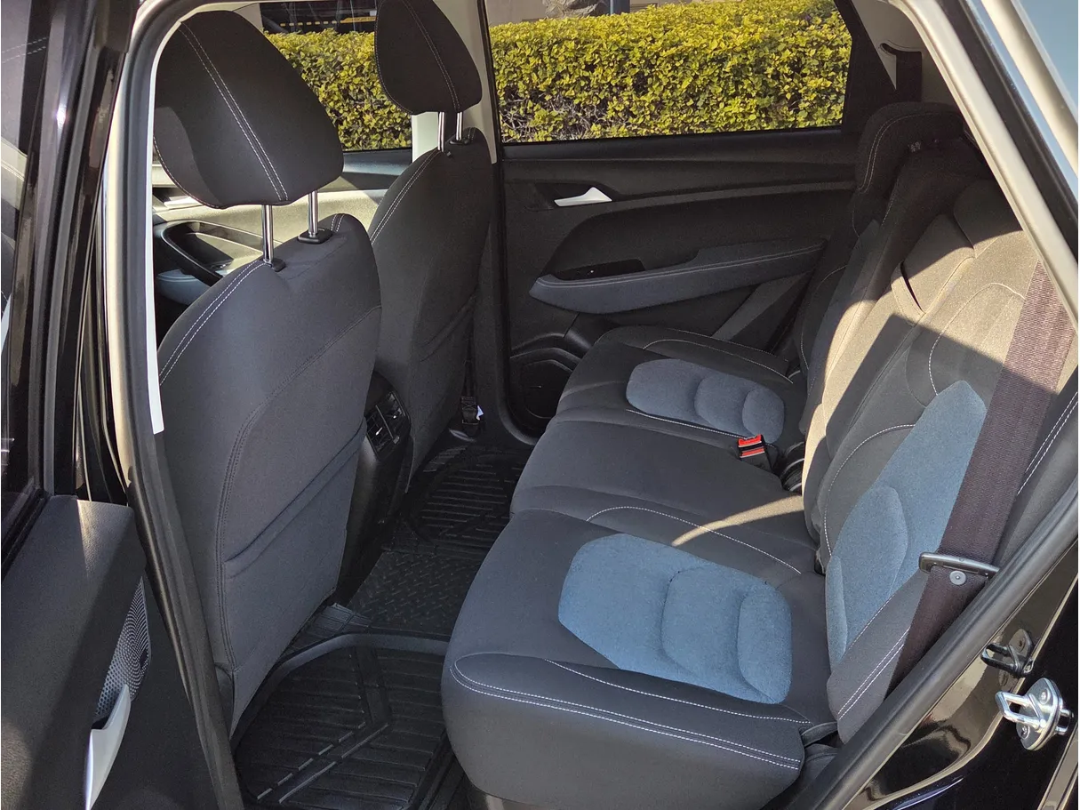 Car image 11