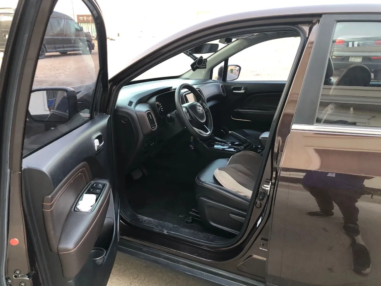 Car image 11