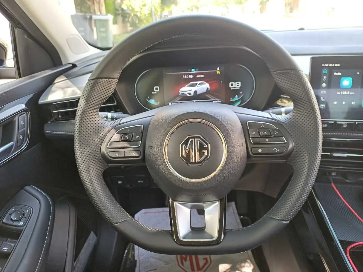 Car image 15
