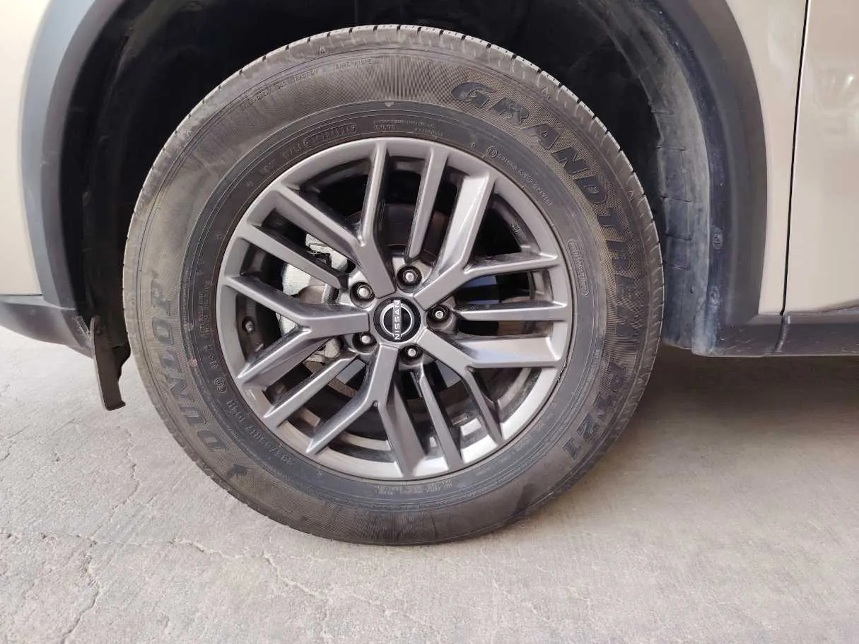 Car image 10