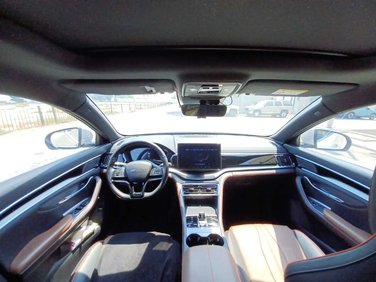 Car image 13