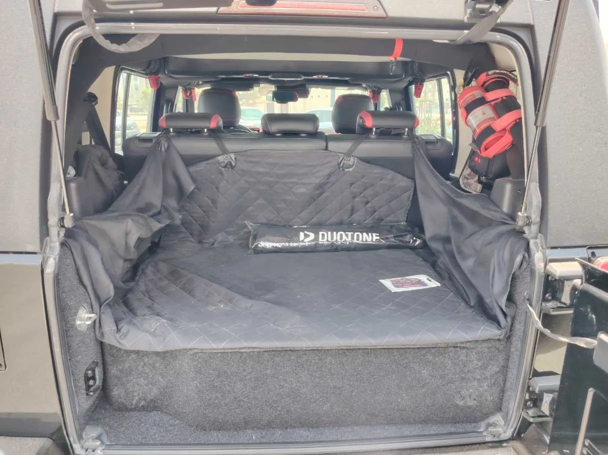 Car image 25