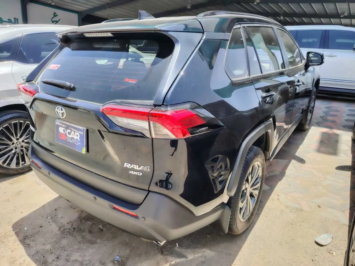 Car image 5