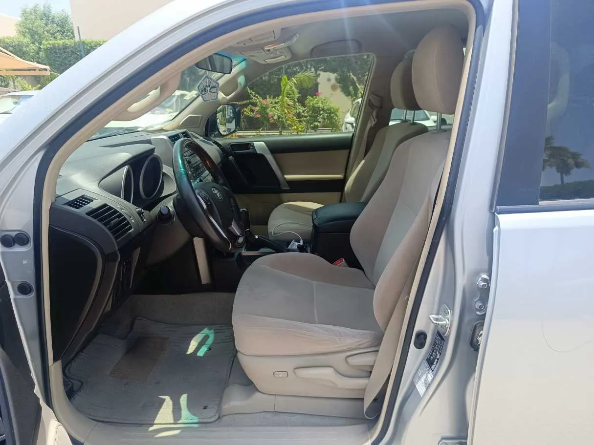 Car image 12