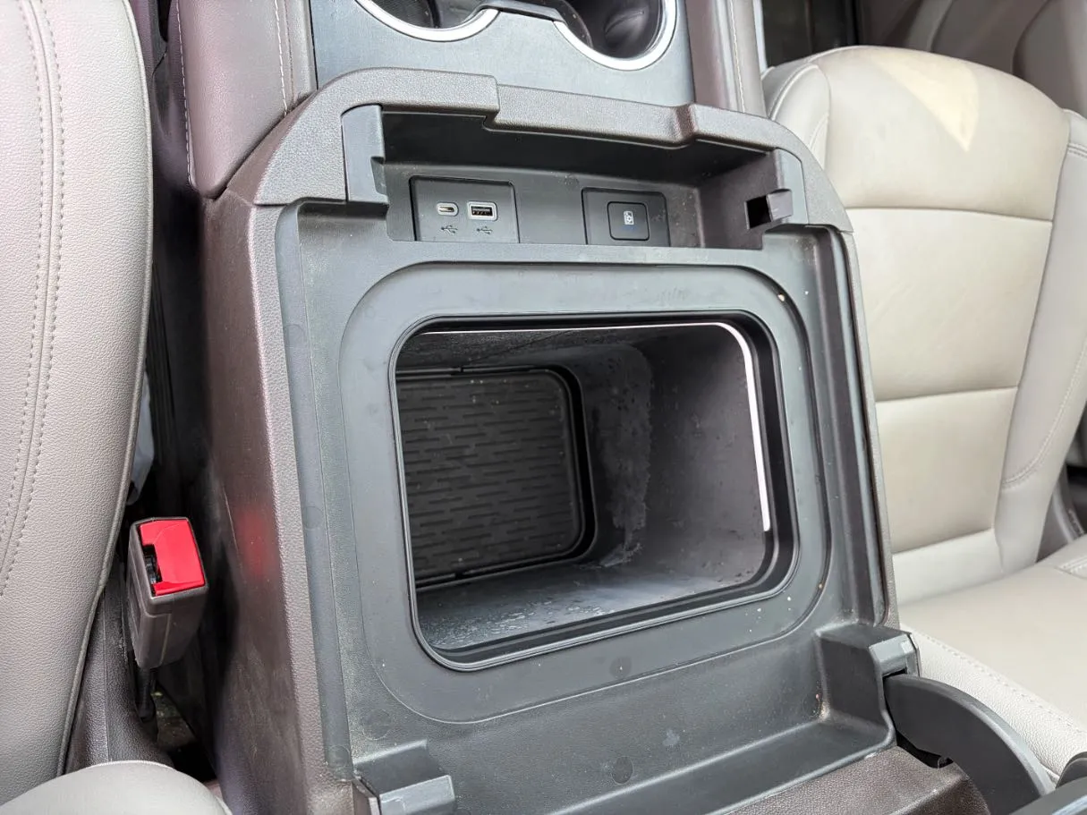 Car image 24