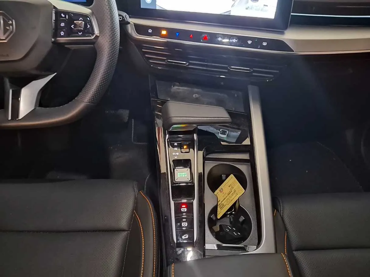 Car image 15