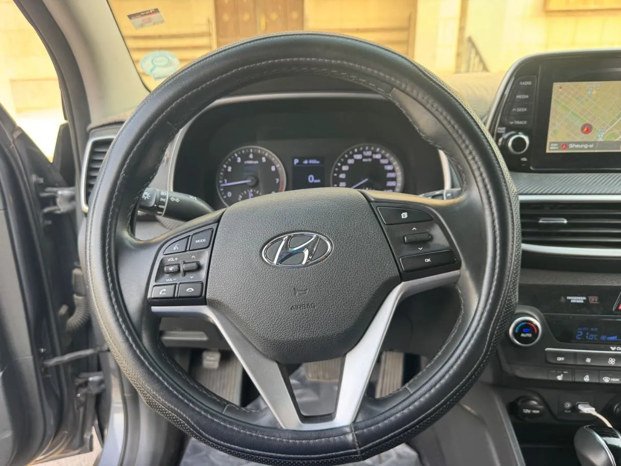 Car image 17