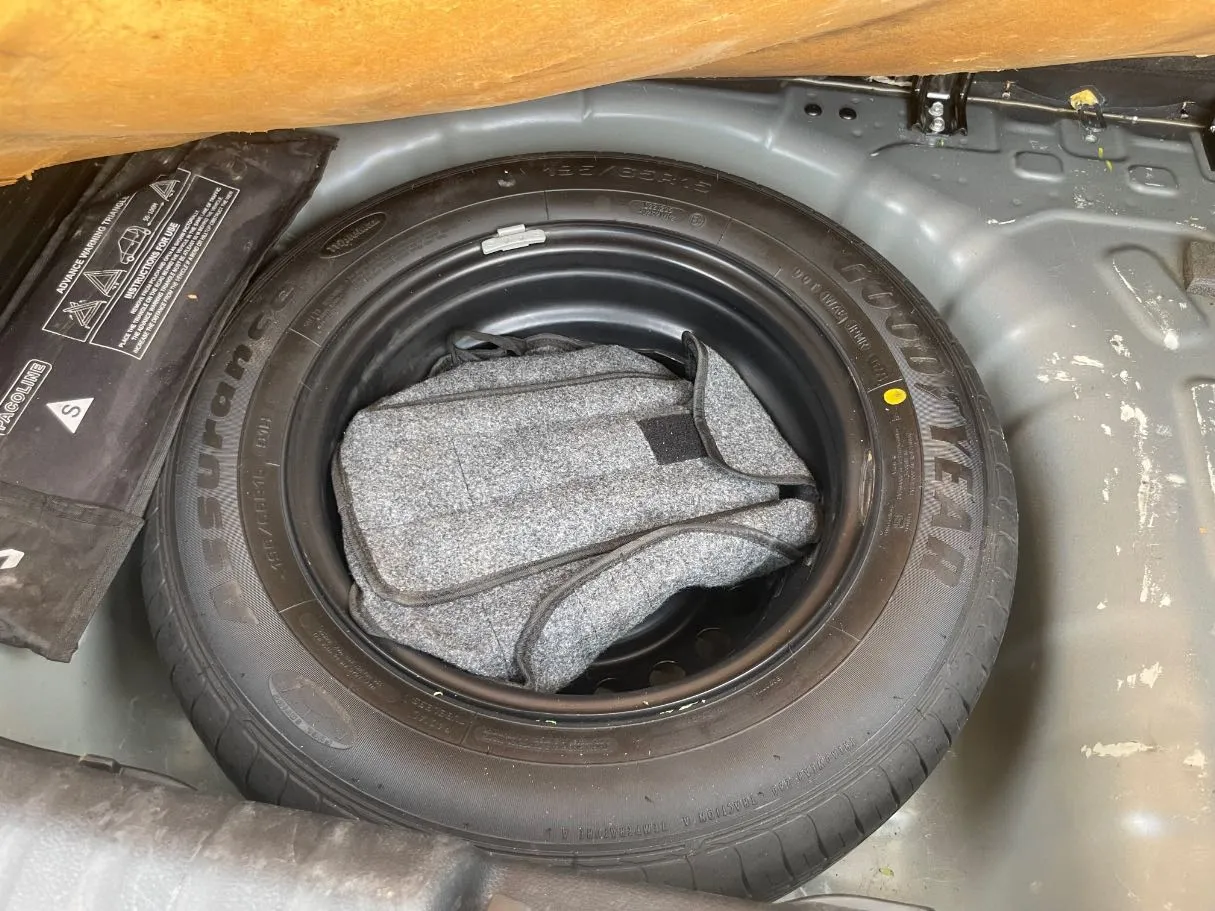 Car image 23