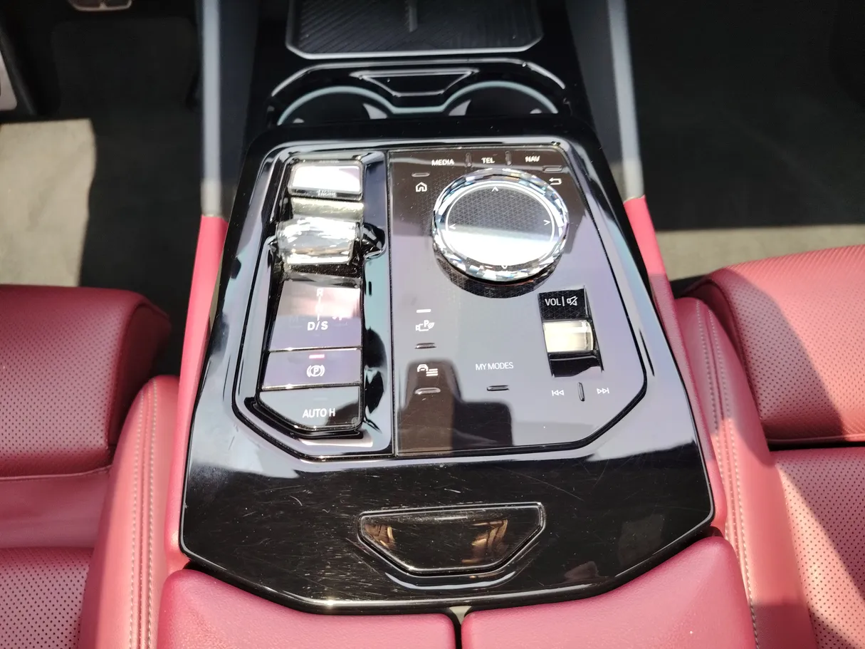 Car image 19