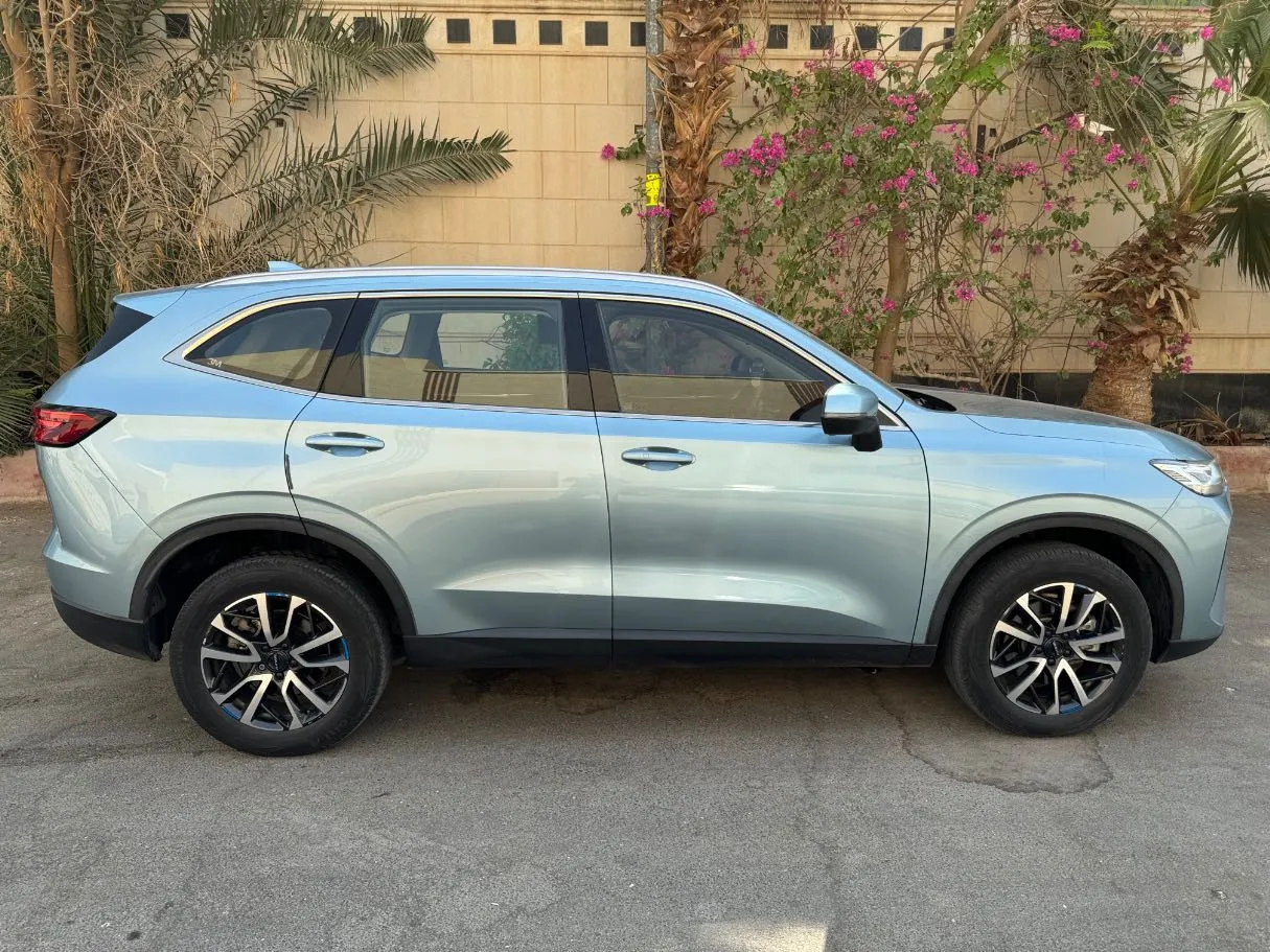 Car image 4