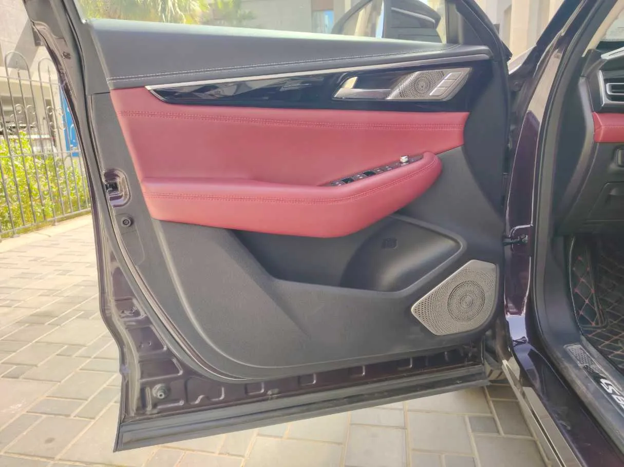 Car image 10