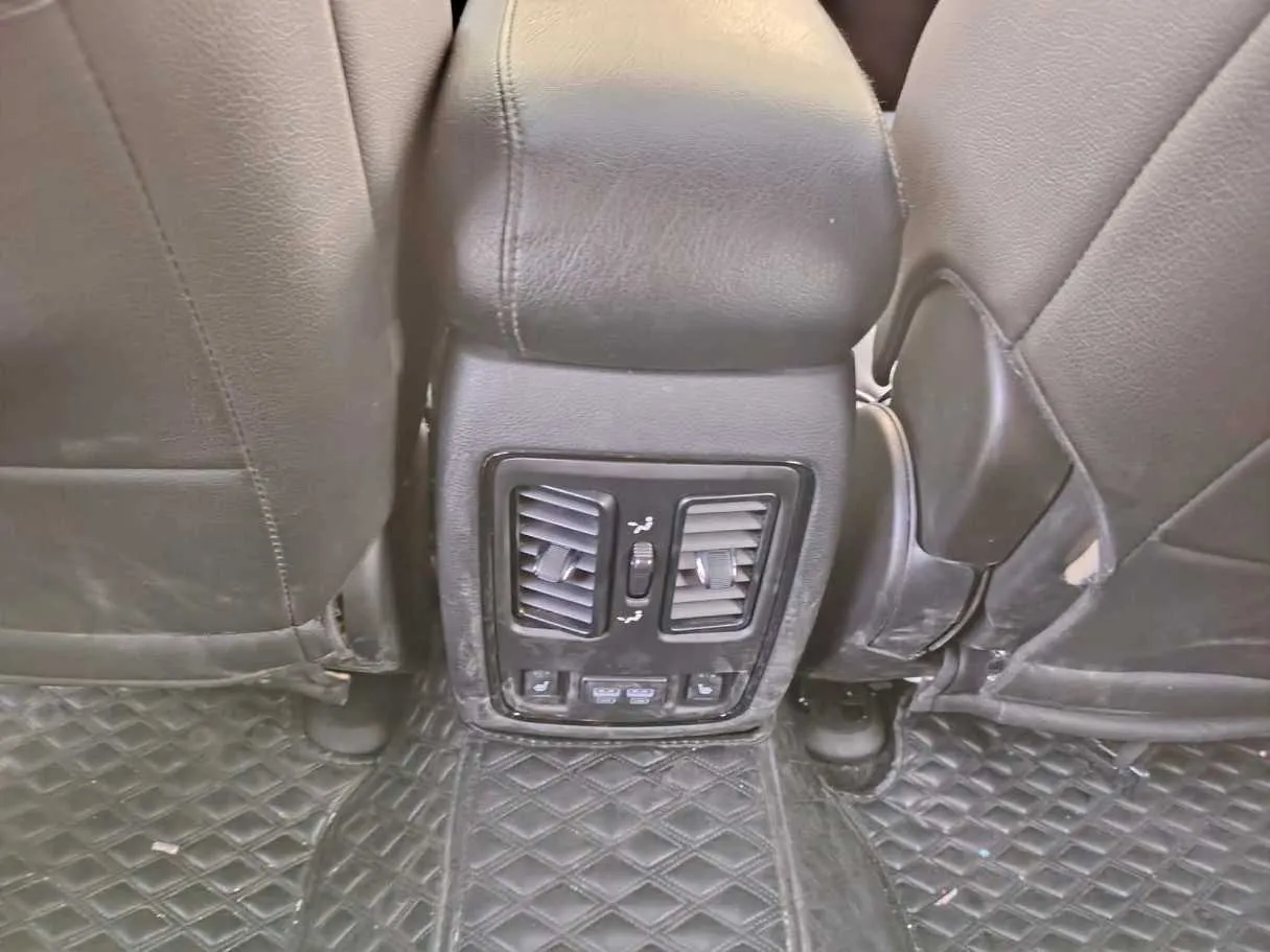 Car image 37